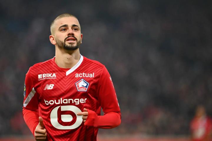 葡超倒计时,巴塞罗那今夜调整名单,细节引发关注,气氛紧张,球探报告显示潜力 葡超倒计时,巴塞罗那今夜调整名单,细节引发关注,气氛紧张,球探报告显示潜力