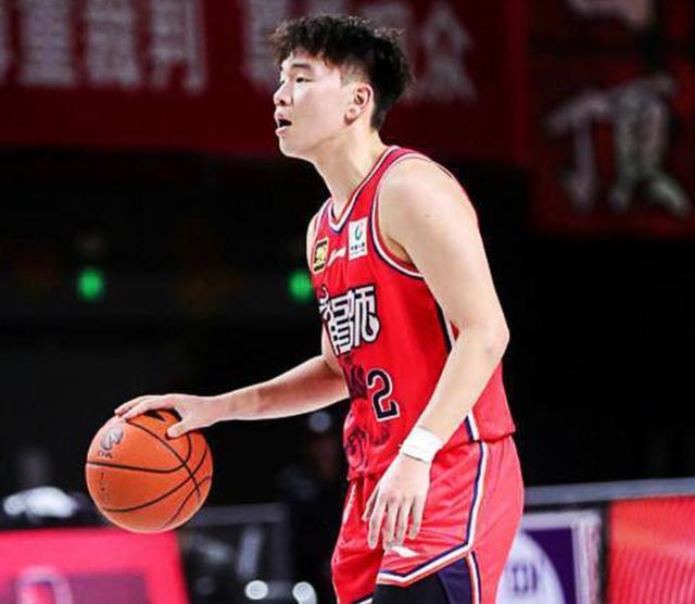 窗口期广州队备战NBA总决赛，单刀错失细节曝光，压力陡增，年轻球员得到机会的简单介绍